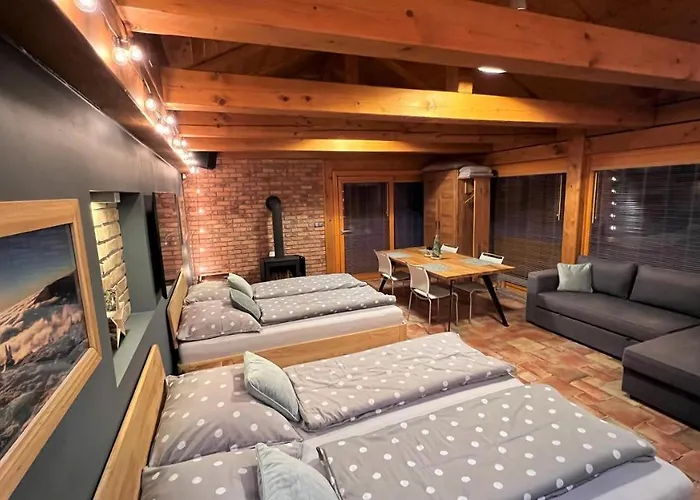 木屋 Pod Rejvizem